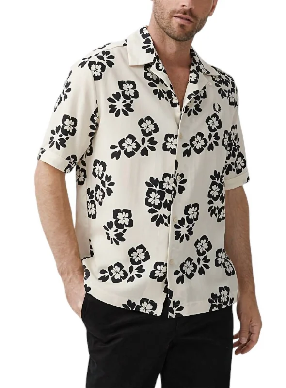 Men’s short-sleeve idle shirts-Floral Print Revere Shirt In White Floral